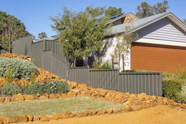 Fencing by R&R: Perth's favorite supplier of Bluescope, colorbond and steeline fencing